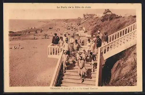 AK Tharon-Plage, Le Grand Escalier et la plage animée