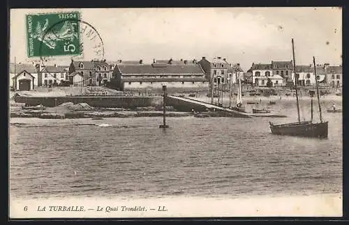 AK La Turballe, Le Quai Trondelot et les maisons environnantes