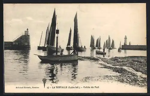 AK La Turballe, Entrée du Port avec voiliers et phares