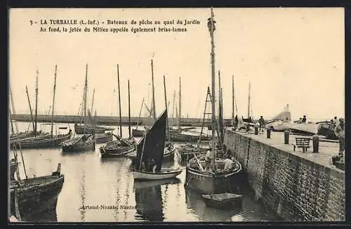 AK La Turballe, Bateaux de pêche au quai du Jardin et jetée du Milieu