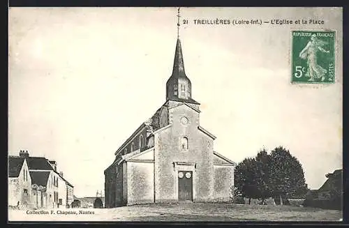 AK Treillières, L`église et la place