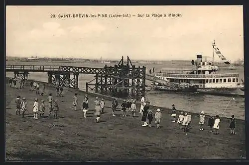 AK Saint-Brévin-les-Pins, Sur la Plage à Mindin avec un bateau à vapeur et des enfants jouant sur le rivage