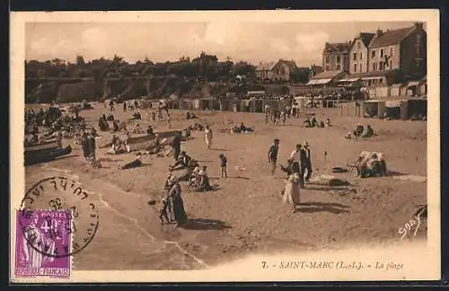 AK Saint-Marc, La plage animée avec des baigneurs et des cabines de plage