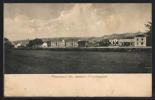 AK Piberbach /Ob. Oesterr., Ortsansicht mit dem Bahnhof, Linikergasse