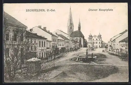 AK Leonfelden /O.-Öst., Oberer Hauptplatz mit Kirche