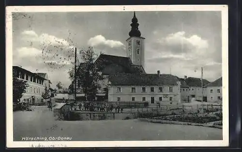 AK Hörsching /Ob.-Donau, Ortspartie mit Blick zur Kirche