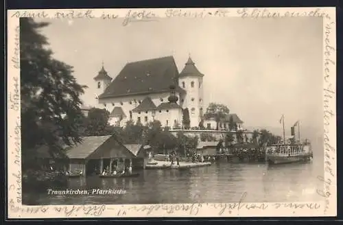 AK Traunkirchen, Pfarrkirche mit Dampfer am Ufer