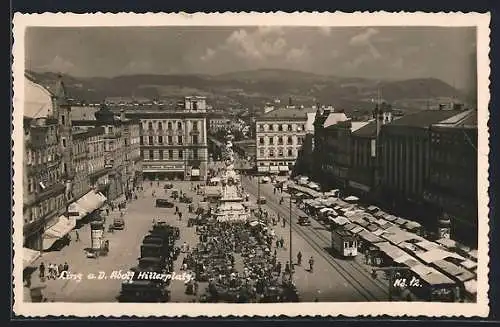 AK Linz a. D., platz mit Strassenbahn und Marktständen