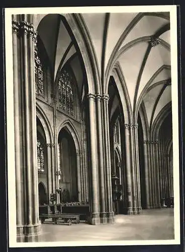 Foto-AK Deutscher Kunstverlag, Nr. 16: Oppenheim, Katharinenkirche, Schrägblick durch das Langhaus