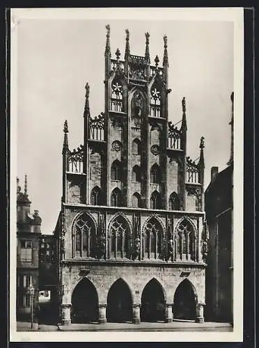 Foto-AK Deutscher Kunstverlag, NR 16: Münster, Rathaus, Giebelmasswerk