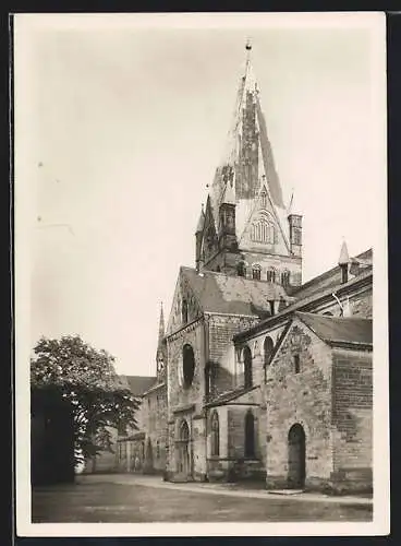 Foto-AK Deutscher Kunstverlag, Nr. 12: Soest, St. Petrikirche, Langhaus und Querfront von Norden und Patrokliturm