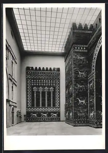 Foto-AK Deutscher Kunstverlag, Nr. 4: Berlin, Thronsaalfront im vorderasiatischen Museum