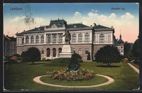 AK Ljubljana / Laibach, Muzejski trg, Museums-Platz mit Denkmal