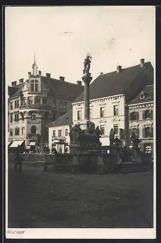 AK Maribor, Platzpartie am Denkmal