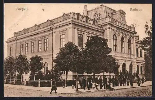 AK Focsani, Menschen am Rathaus