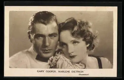 AK Schauspieler Gary Cooper und Marlene Dietrich lehnen sich aneinander