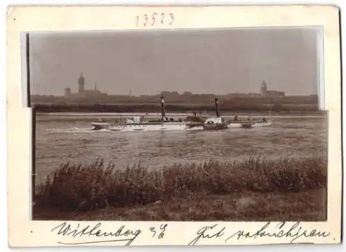 Fotografie Brück & Sohn, Meissen, Ansicht Wittenberg a. E., Raddampfer der Deutsch-Österreichischen Dampfschiffahrt