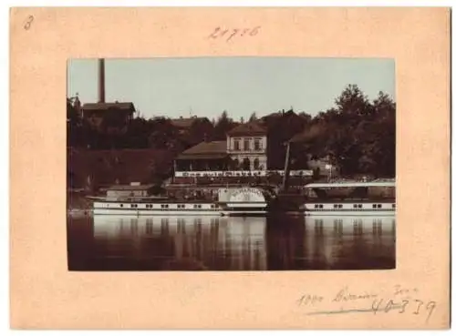 Fotografie Brück & Sohn, Meissen, Ansicht Riesa / Elbe, Raddampfer Schandau an der Dampfschiff Wartehalle / Restaurant