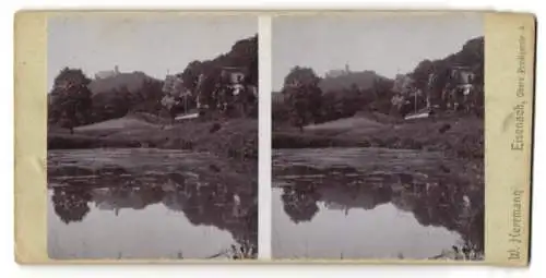 Stereo-Fotografie W. Herrmann, Eisenach, unbekannter Ort, Villa am Ufer mit Burg im Hintergrund