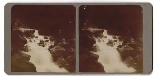 Stereo-Fotografie unbekannter Ort, Wanderer am Ufer eines Wasserfall's