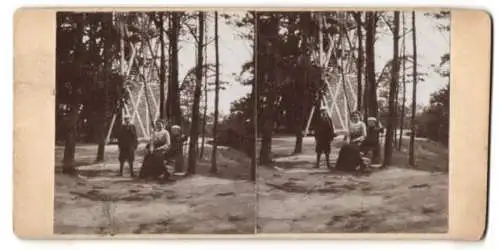 Stereo-Fotografie unbekannter Ort, Dame nebst Knaben vor einem Aussichtsturm