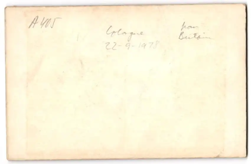 12 Stereo-Fotografien unbekannter Fotograf, Ansicht Brig O' Turk / Schottland, Bauernhof, Bäuerin & Hühner, Ortsansicht 12