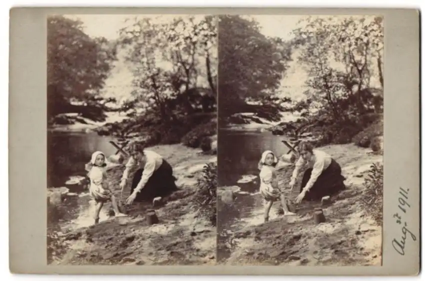 12 Stereo-Fotografien unbekannter Fotograf, Ansicht Brig O' Turk / Schottland, Bauernhof, Bäuerin & Hühner, Ortsansicht 4