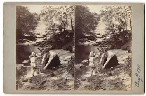 12 Stereo-Fotografien unbekannter Fotograf, Ansicht Brig O' Turk / Schottland, Bauernhof, Bäuerin & Hühner, Ortsansicht