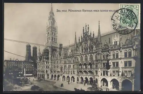 AK München-Au, Rathaus mit Passanten