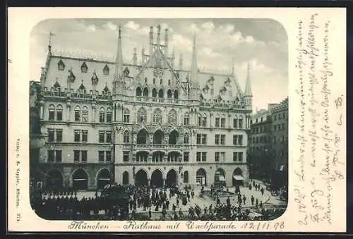 AK München-Au, Rathaus mit Wachparade