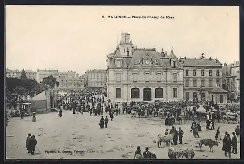 AK Valence, Place du Champ de Mars avec marché animé