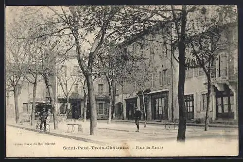 AK Saint-Paul-Trois-Châteaux, Place du Marché avec des arbres et des bâtiments adjacents