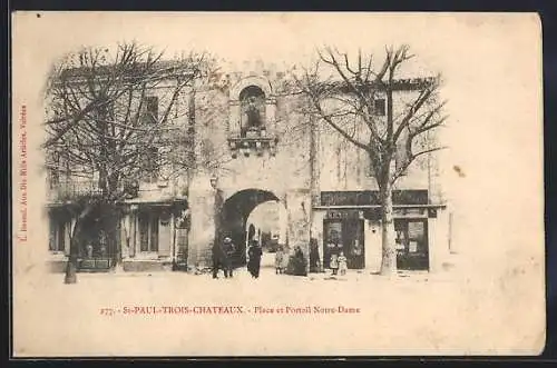 AK St-Paul-Trois-Châteaux, Place et Portail Notre-Dame