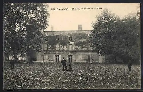 AK Saint-Vallier, Château de Diane de Poitiers avec jardin et arbres