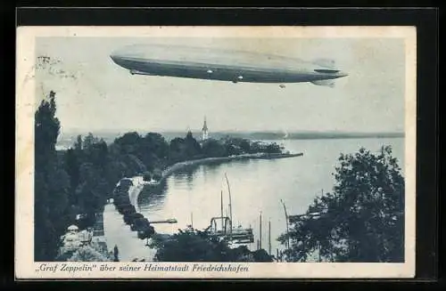 AK Friedrichshafen a. Bodensee, Luftschiff Graf Zeppelin über der Stadt