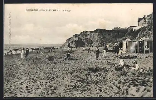 AK Saint-Michel-Chef-Chef, La Plage avec des baigneurs et des cabanes sur le sable