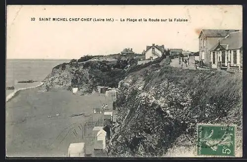 AK Saint-Michel-Chef-Chef, La Plage et la Route sur la Falaise