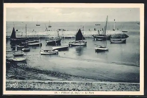 AK Piriac, le Port avec des bateaux amarrés