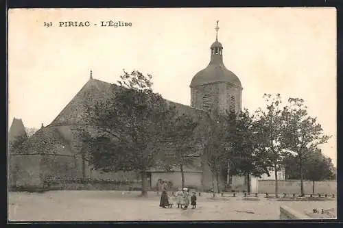 AK Piriac, L`Église et la place avec habitants