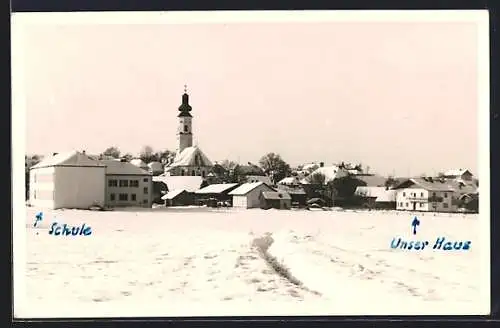 AK Pischelsdorf am Engelbach, Schule und Kirche im Schnee