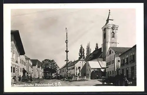 AK Putzleinsdorf /O. Ö., Strassenpartie mit Kirche