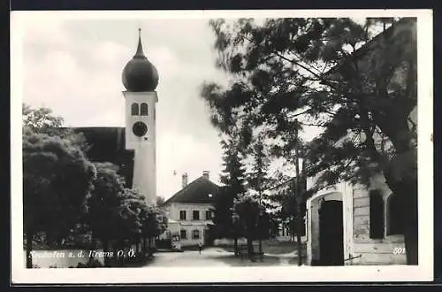 AK Neuhofen a. d. Krems, Strassenpartie mit Kirche