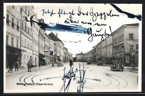 AK Mattighofen /Oberdonau, Strassenpartie mit Geschäften
