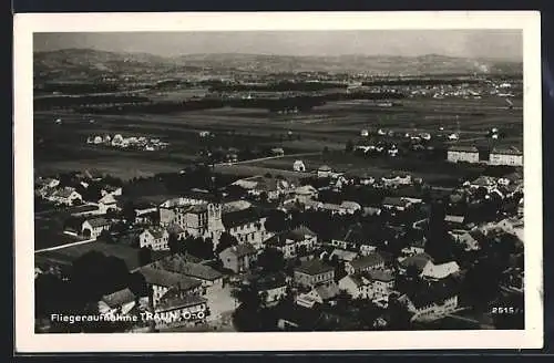 AK Traun /O.-Ö., Teilansicht mit Kirche, Fliegeraufnahme