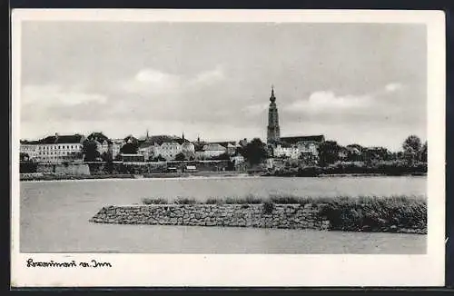 AK Braunau am Inn, Uferpanorama mit Kirche