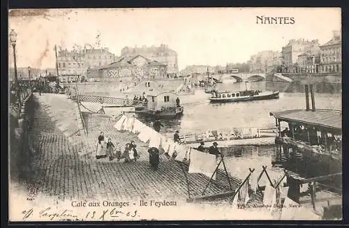 AK Nantes, Quai aux Oranges, Ile Feydeau, vue sur le port et les bateaux