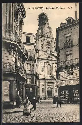 AK Nantes, L`Église Sainte-Croix et rue animée avec passants