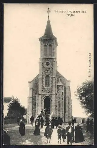 AK Saint-Marc, L`Eglise avec des paroissiens devant l`entrée