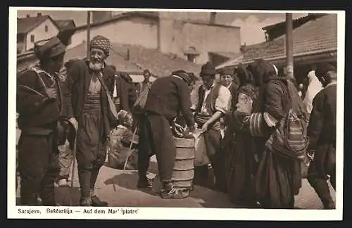 AK Sarajevo, Menschen in Trachten auf dem Marktplatz