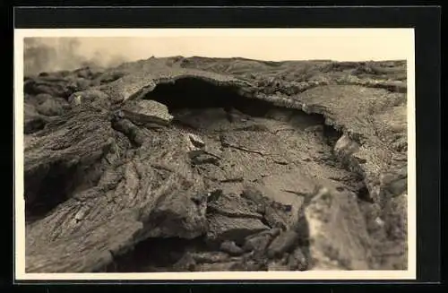 Foto-AK Casimir Zagourski, Kivu, Ecoulement de lave du Volcan Nyamuragira